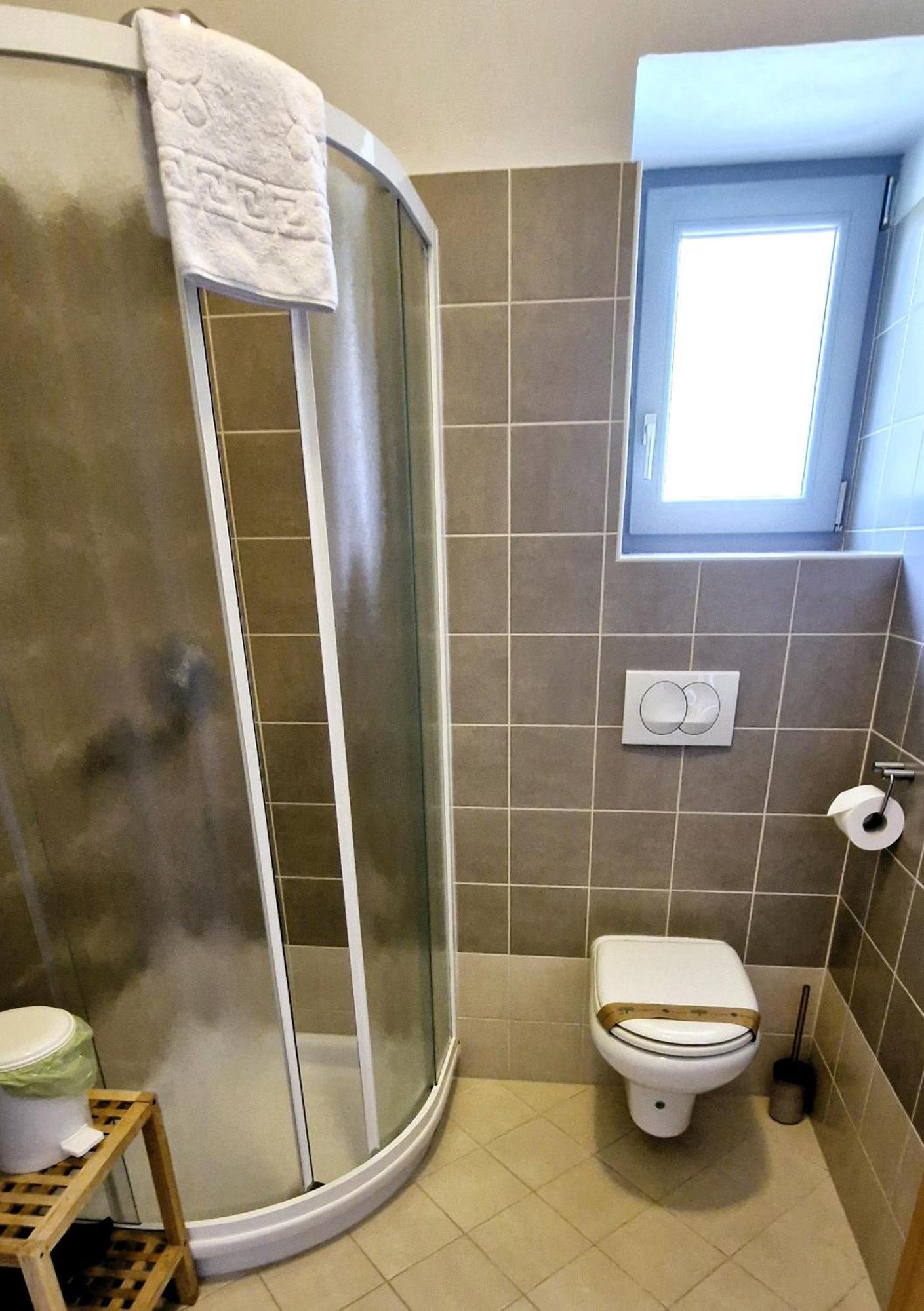 Guesthouse Idila Pod Nanosom Senozece Exterior foto